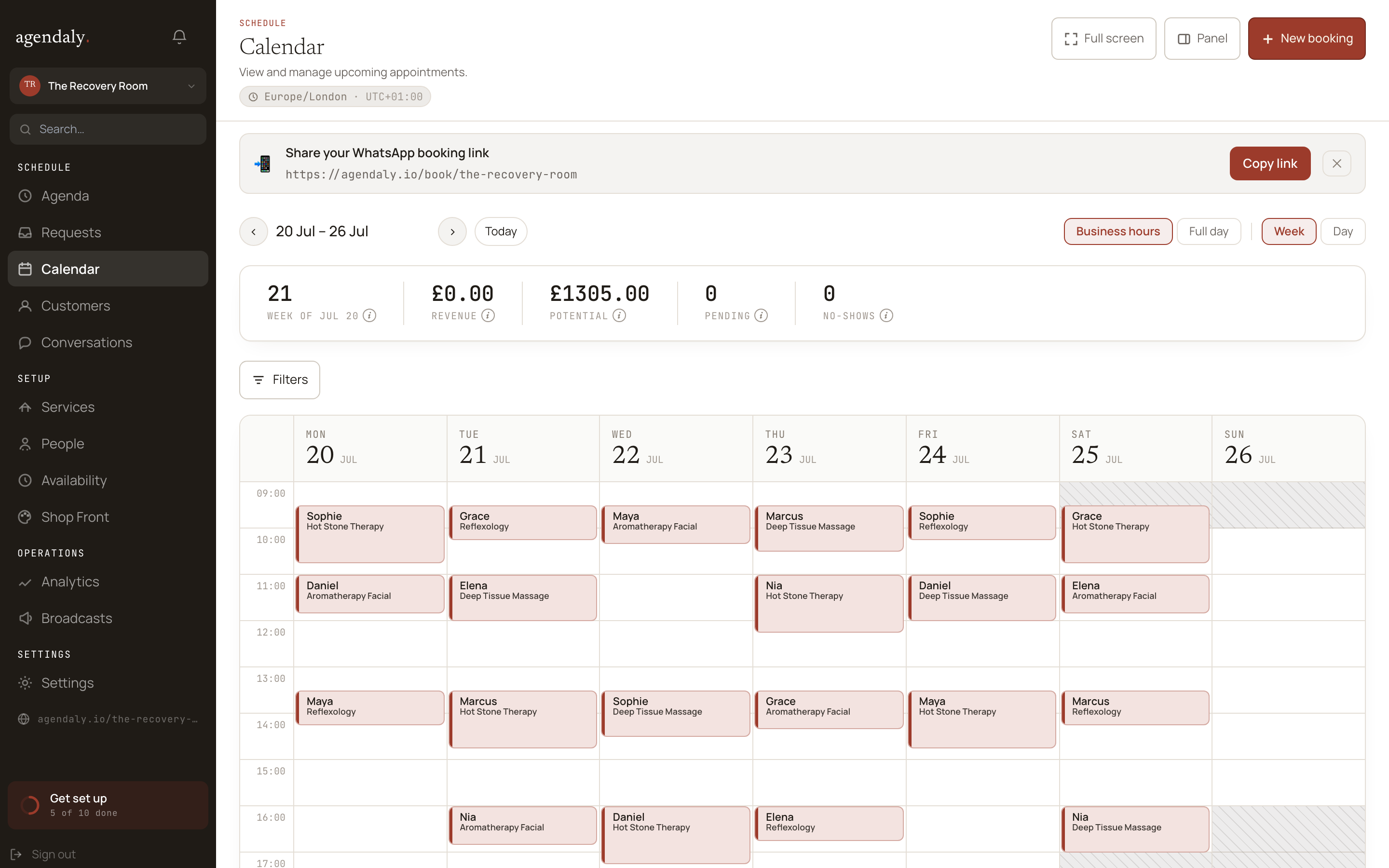 The Agendaly dashboard calendar for a wellness business